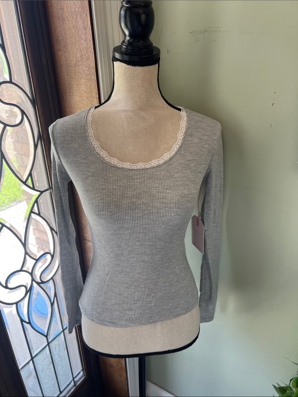 Light Gray Ribbed Long-Sleeve Scoop Neck Tee with Lace Trim
